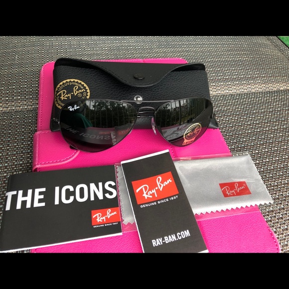 RayBan Sunglasses, Black Frame, Green G-15 Lenses - Picture 1 of 3